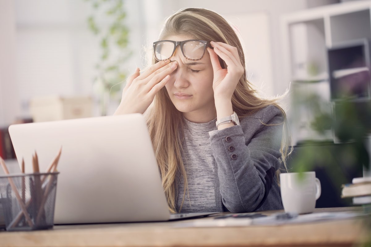 The “experts” keep telling us that we need to minimize our screen time.  Here’s some eye exercises that you can start implementing right away if you’re on a screen most of your work day.